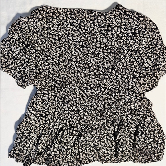 NWT Brandy Melville John Galt Tie Front Babydoll Top - Picture 3 of 3